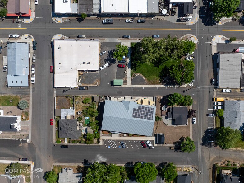 More Photos Of 502 Deschutes Ave, Maupin General Retail For Sale