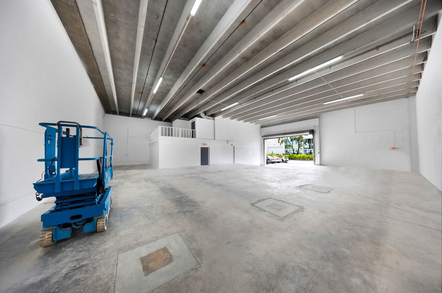 More Photos Of 8009 NW 29th St, Doral Warehouse For Sale