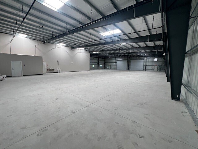 More Photos Of 2954 Van Buren St, Fort Myers Distribution For Lease