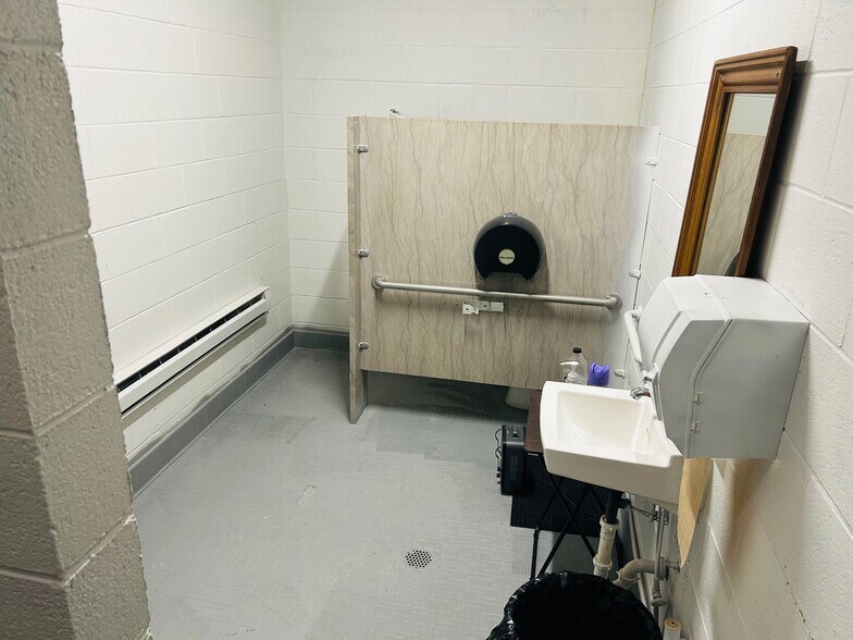 More Photos Of 2677 NC-903 Hwy, Stokes Sports And Entertainment For Sale