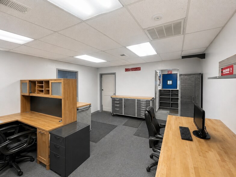 More Photos Of 820 Shelby Ln, Austin Warehouse For Lease