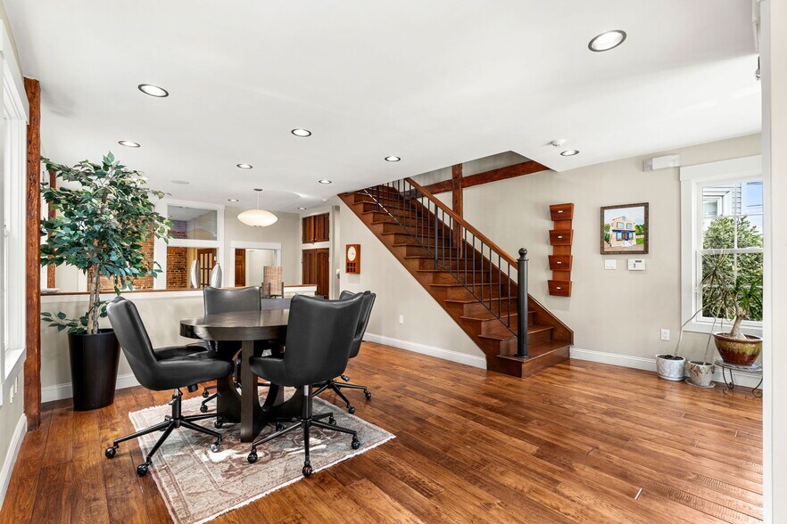 More Photos Of 8 Essex St, Salem Office For Sale
