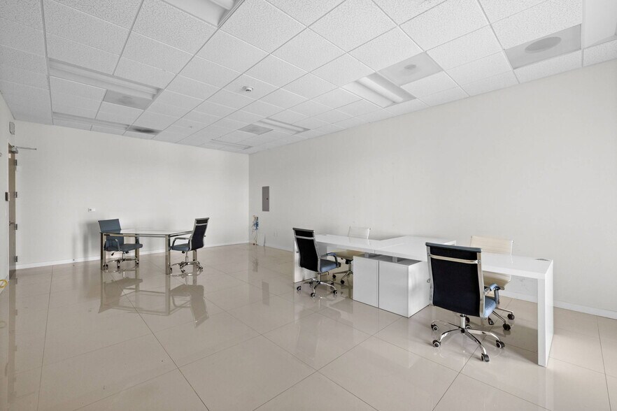 More Photos Of 20200 W Dixie Hwy, Aventura Medical For Sale