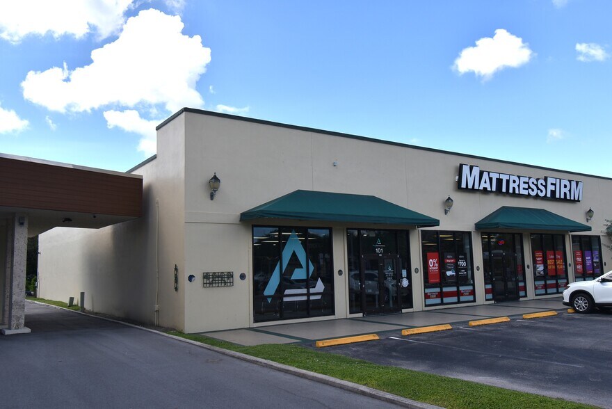 More Photos Of 701 21st St, Vero Beach General Retail For Lease