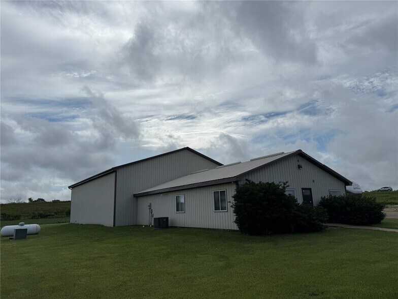 Primary Photo Of 4299 Lewis Access Rd, Center Point Warehouse For Lease