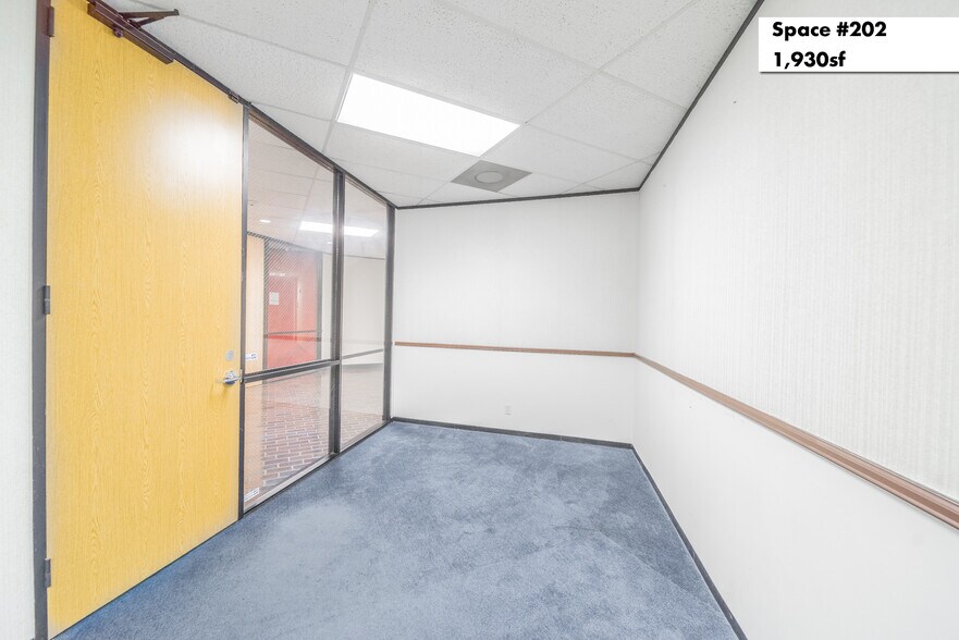 More Photos Of 1880 S Dairy Ashford Rd, Houston Office Residential For Lease