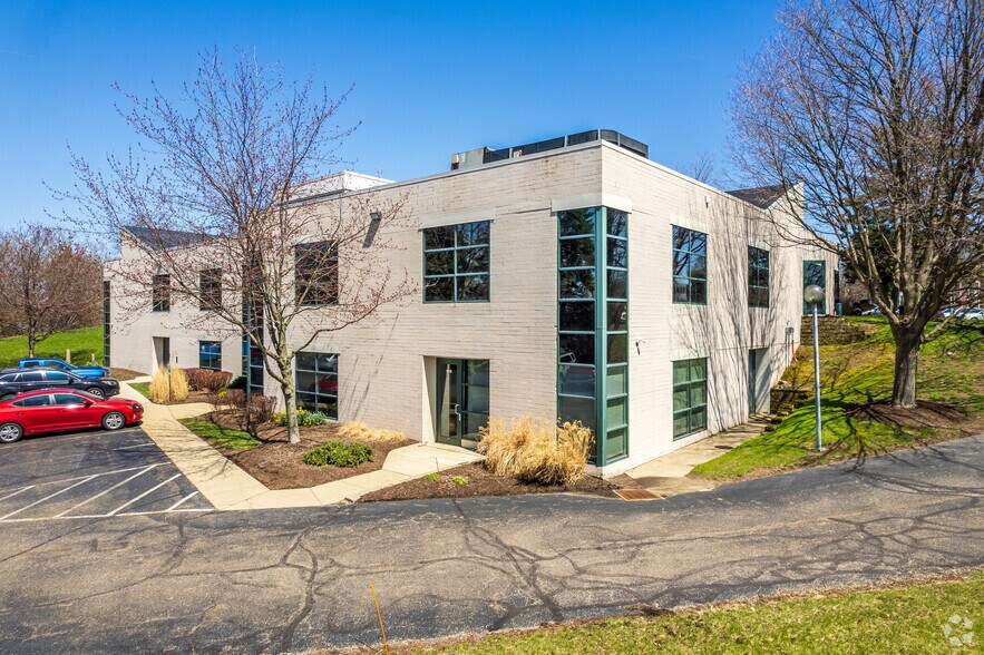 More Photos Of 450 Grant St, Akron Office For Lease