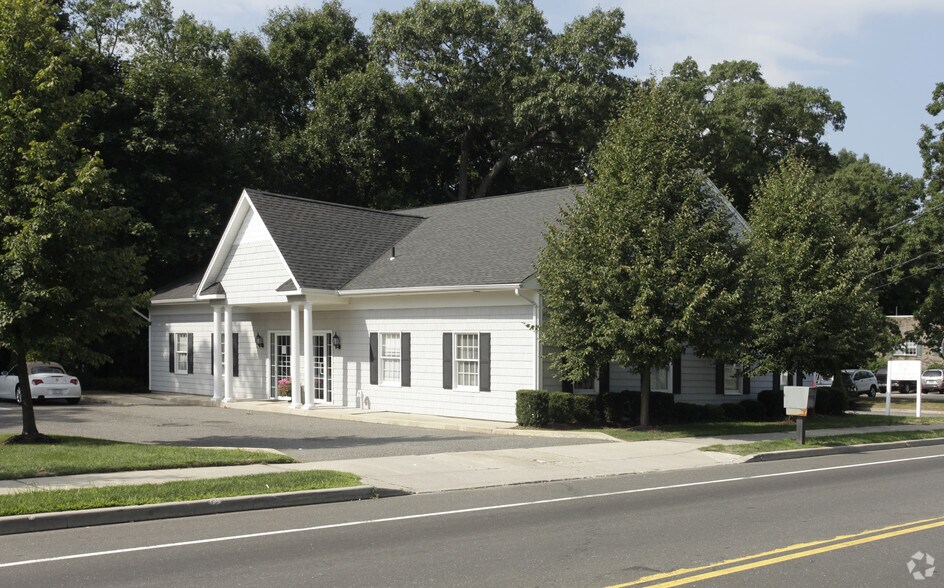 More Photos Of 410 Hallock Ave, Port Jefferson Station Medical For Lease