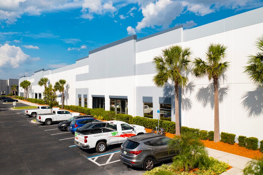 More Photos Of 6307-6335 Pelican Creek Cir, Riverview Distribution For Lease