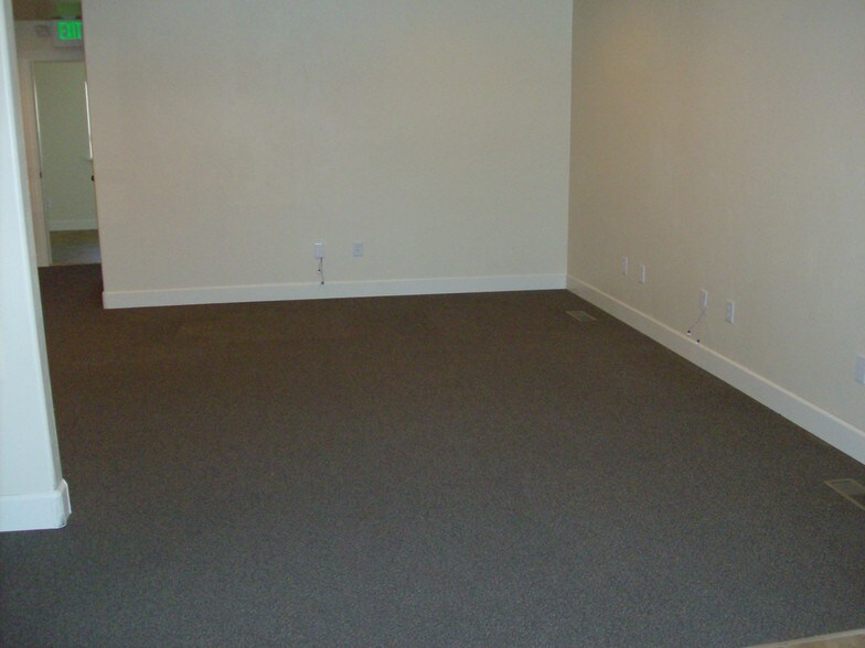 More Photos Of 1541 Ogden Rd, Montrose Medical For Lease