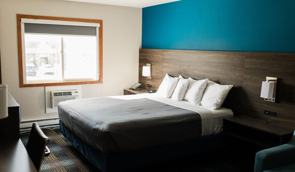 More Photos Of 921 N Lincoln Rd, Escanaba Hotel For Sale