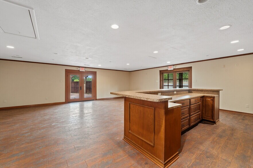 More Photos Of 6401 Rock Creek Rd, Waco Freestanding For Sale