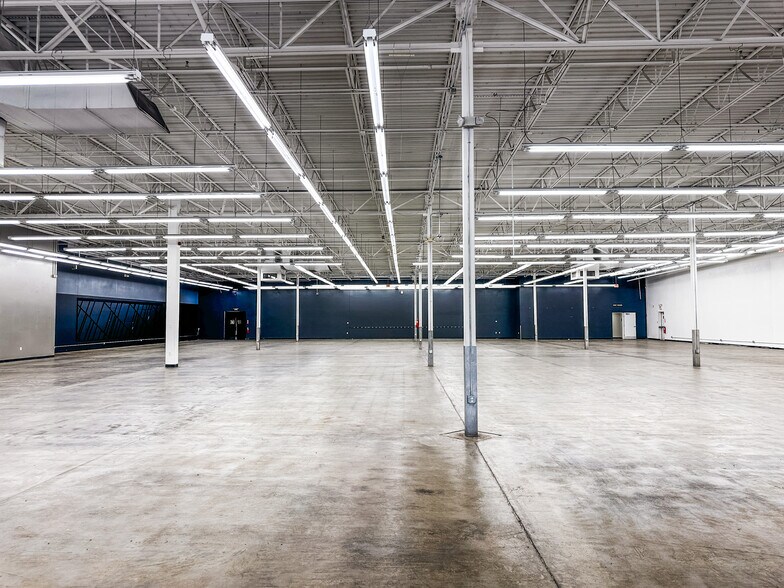 More Photos Of 4901 E Main St, Farmington Freestanding For Lease