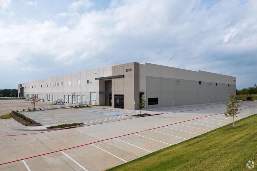 Primary Photo Of 3233 Buda Ln, Fort Worth Distribution For Lease