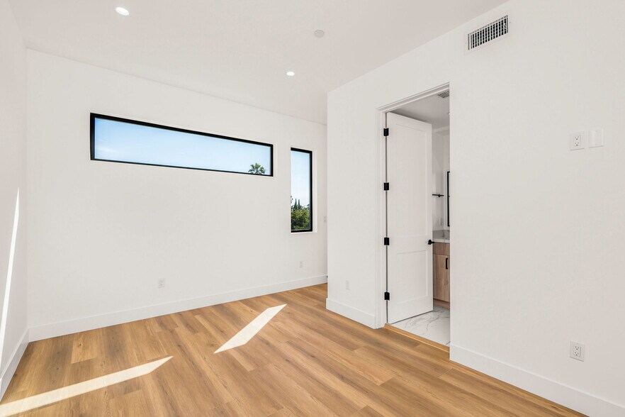 More Photos Of 2204 Carmona Ave, Los Angeles Apartments For Sale