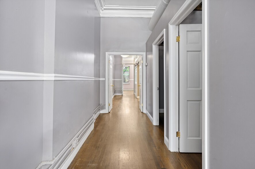 More Photos Of 133 E 39th St, New York Office Residential For Lease