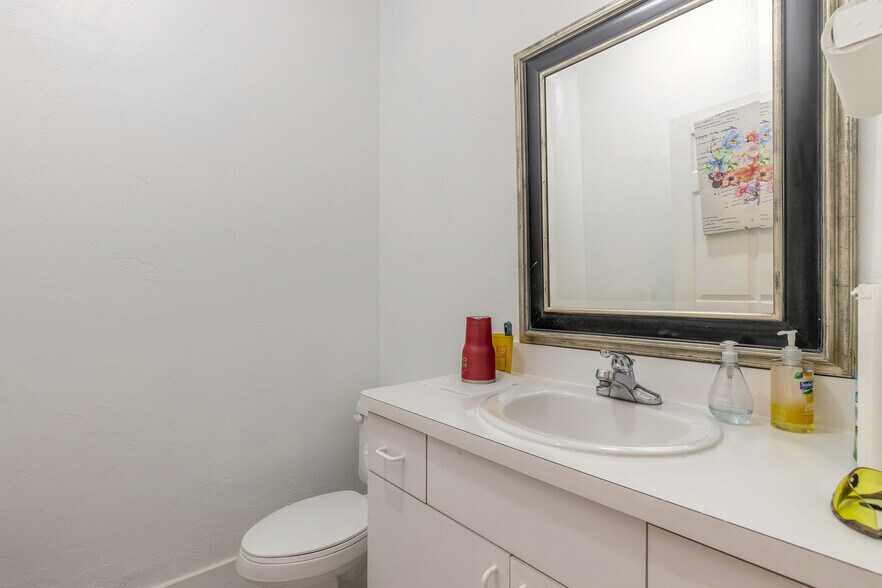 More Photos Of 258 Riverside Dr, Daytona Beach Storefront Retail Office For Sale