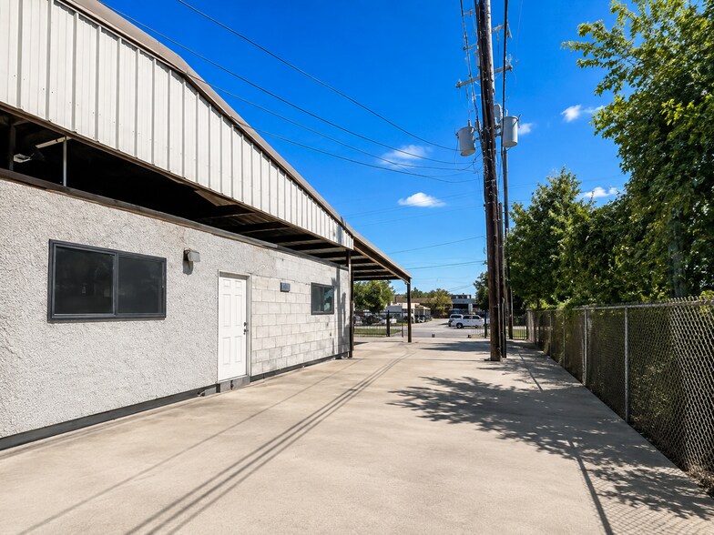 More Photos Of 8635 E Mt Houston Rd, Houston Warehouse For Lease