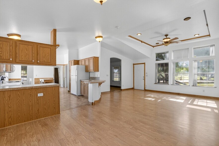 More Photos Of 9259 S Priest Dr, Tempe Showroom For Lease