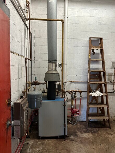 More Photos Of 123 E Columbia St, Marion General Retail For Sale