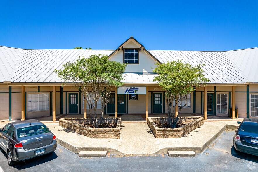 More Photos Of 12303-12335 Wetmore Rd, San Antonio Unknown For Lease