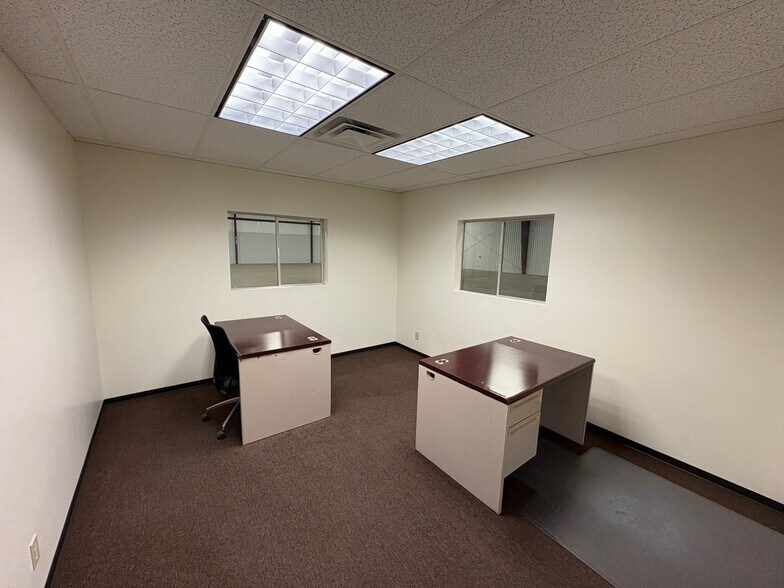 More Photos Of 601 N Redbud Ave, Broken Arrow Service For Lease