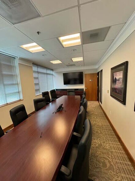 More Photos Of 7420 SW Bridgeport Rd, Tigard Office For Sale