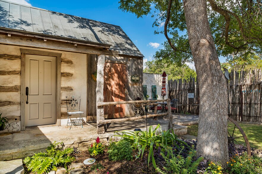 More Photos Of 104 E Austin St, Fredericksburg Storefront Retail Residential For Sale