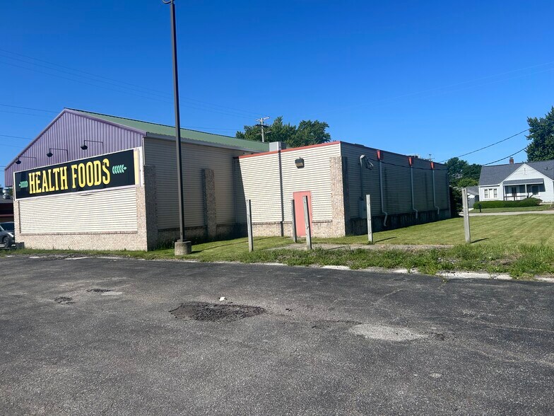 More Photos Of 1006 W Ohio St, Bay City Storefront Retail Office For Sale