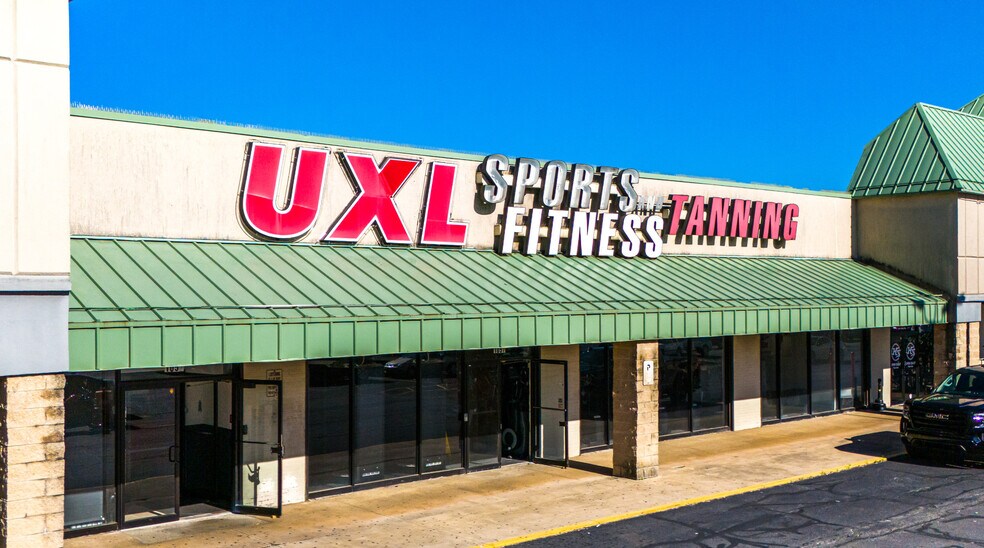 More Photos Of 1051-1085 Pearl Rd, Brunswick Storefront For Sale