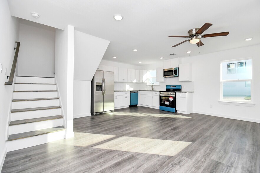 More Photos Of , Houston Multifamily For Sale