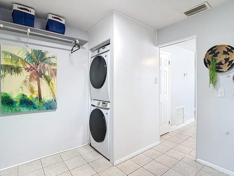 More Photos Of 139 SE Jefferson Cir N, Saint Petersburg Apartments For Sale