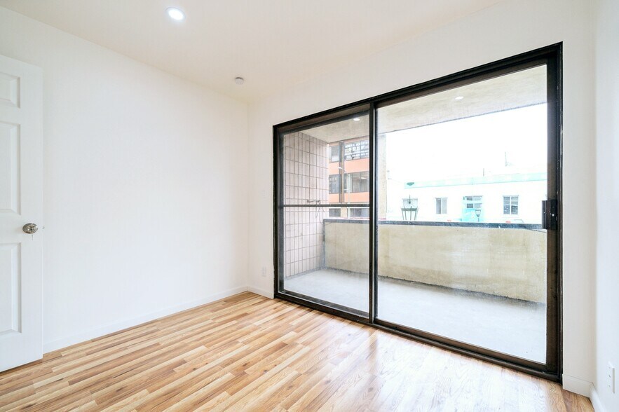 More Photos Of 823 Webster St, Oakland Storefront Retail Residential For Sale