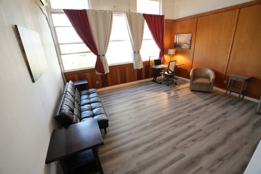 More Photos Of 496 6th St, Montara Office Residential For Sale