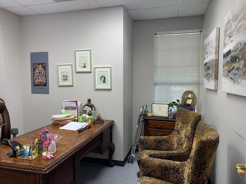 More Photos Of 911 York Dr, DeSoto Medical For Sale