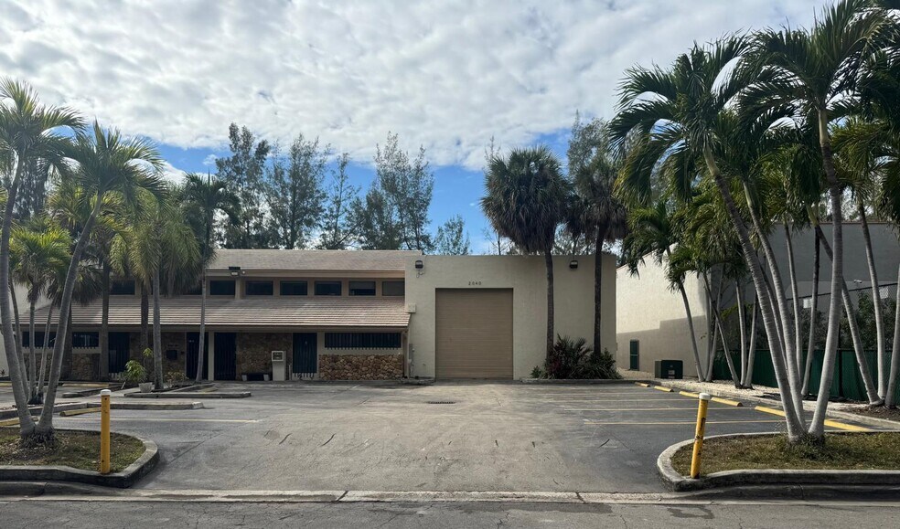 More Photos Of 2000-2040 NW 94th Ave, Miami Warehouse For Sale