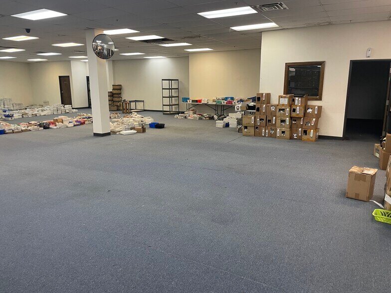More Photos Of 2600 Northaven Rd, Dallas Warehouse For Lease