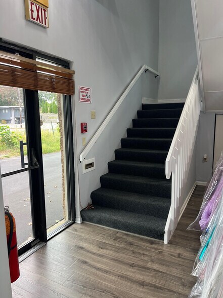 More Photos Of 892-894 Oaklawn Ave, Cranston Office Residential For Sale