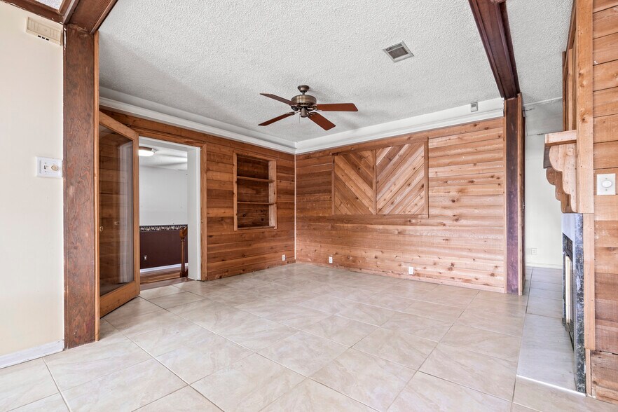 More Photos Of 164 NE Laguna Dr, Lake City Office For Sale