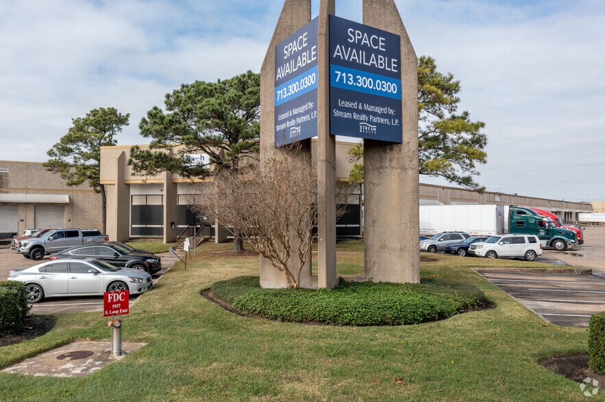 More Photos Of 5957-5973 S Loop Fwy E, Houston Warehouse For Lease