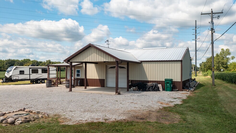 More Photos Of 20447 Old Route 66 Hwy, Staunton Flex For Sale