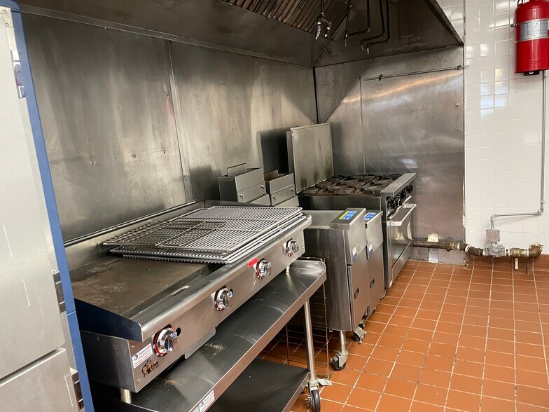 More Photos Of 1765 Meriden-Waterbury Tpke, Plantsville Restaurant For Lease