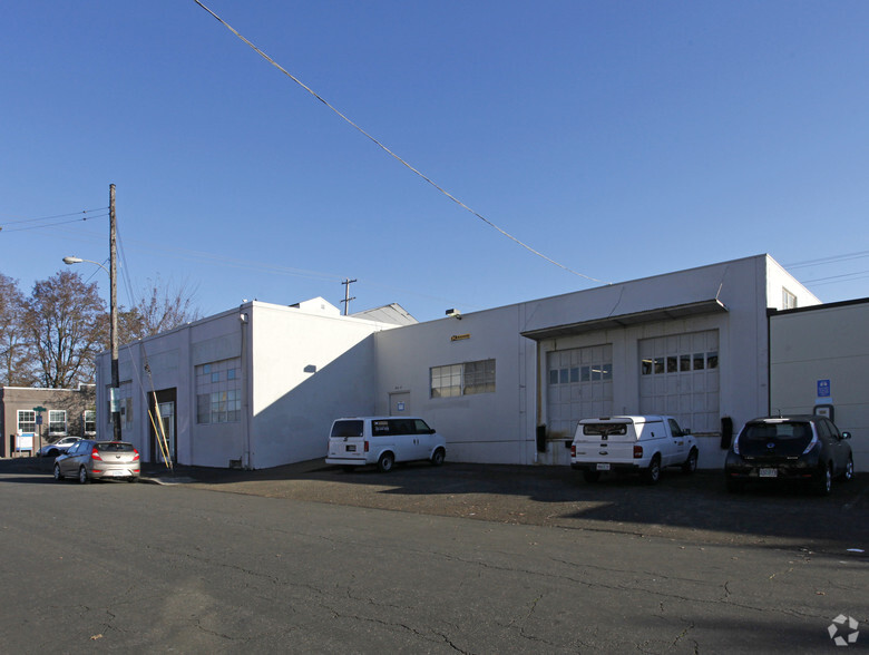 Primary Photo Of 302 SE 7th Ave, Portland Warehouse For Lease