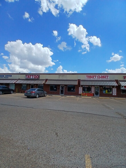 More Photos Of 2704 E Griffin Pkwy, Mission Storefront Retail Office For Lease