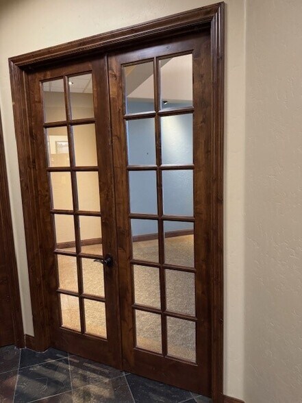 More Photos Of 303 E Caldwell Ave, Visalia Office For Sale