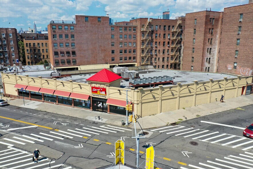 More Photos Of 41-25 Greenpoint Ave, Sunnyside Supermarket For Sale