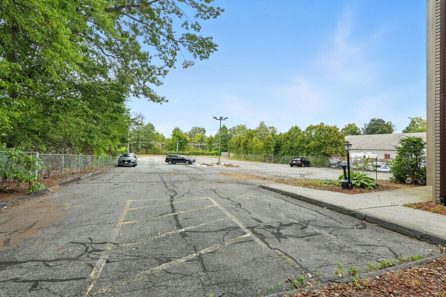 More Photos Of 185 West Ave, Ludlow Medical For Sale