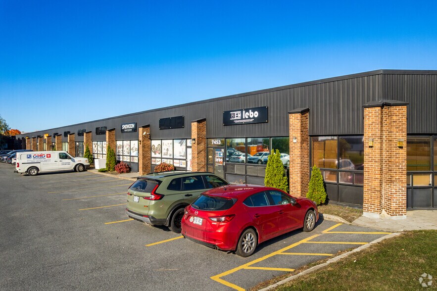 More Photos Of 7451-7499 Rte Transcanadienne, Montréal Warehouse For Lease