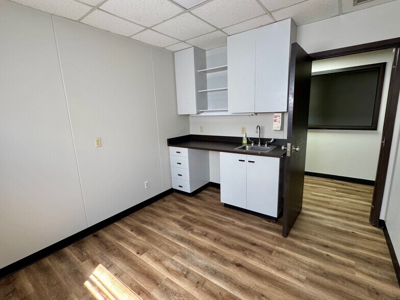 More Photos Of 830 Bethesda Dr, Zanesville Medical For Lease