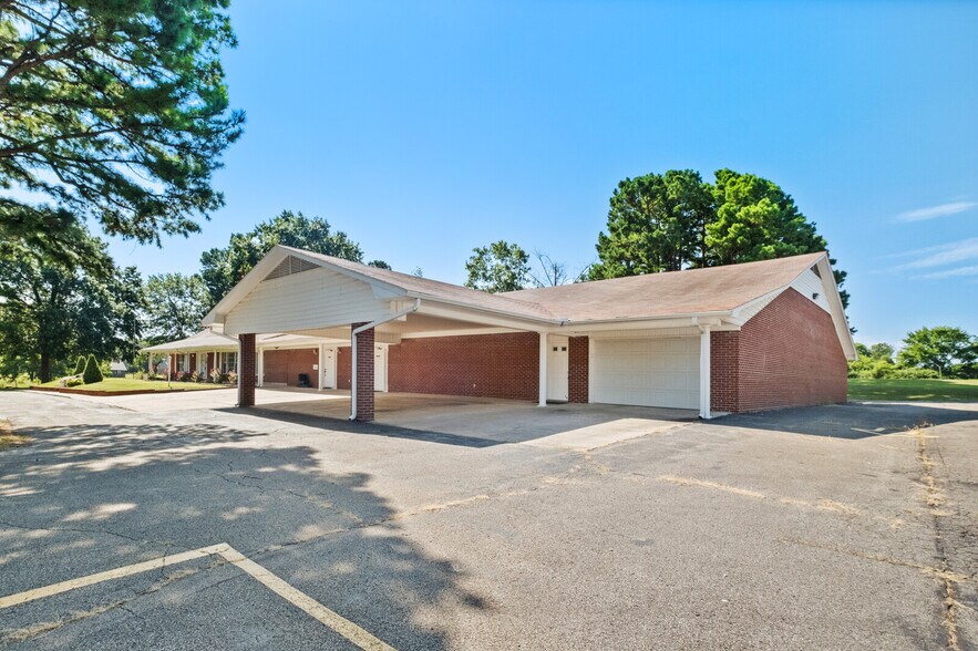 Primary Photo Of 1400 Locust st, Stilwell Office Residential For Sale